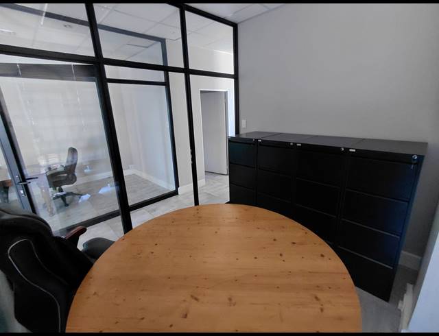 139M² OFFICE TO LET IN GRAND CENTRAL